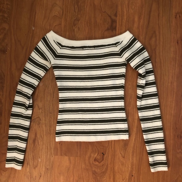 Long sleeve, green/white, off the shoulder shirt - Picture 2 of 2
